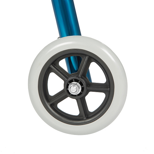 Передние колеса цельнолитые